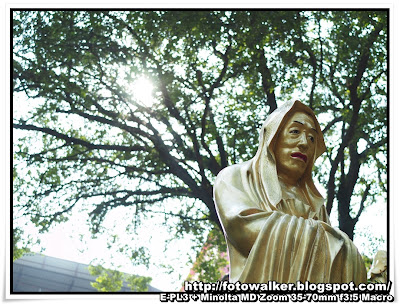 萬佛寺 (Ten Thousand Buddhas Monastery)