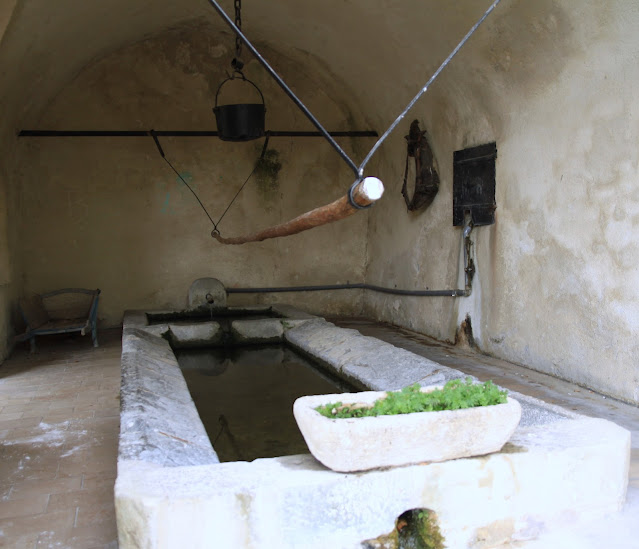 ROSANS lavoir typique