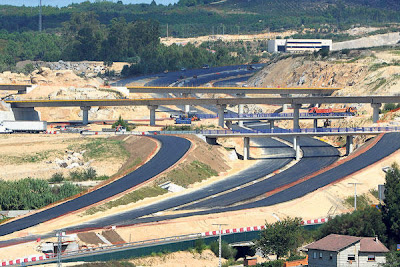 Las obras de mejora del pavimento cierran al tráfico un carril de la autovía do Salnés