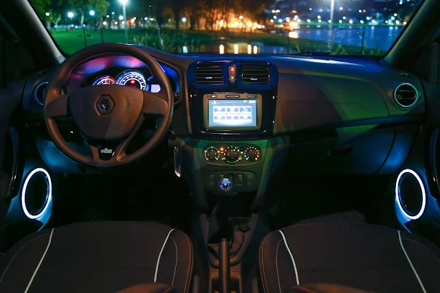 Renault Sandero Vibe - interior