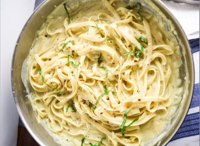 One Pot Creamy Garlic Pasta #maindish #vegetarian