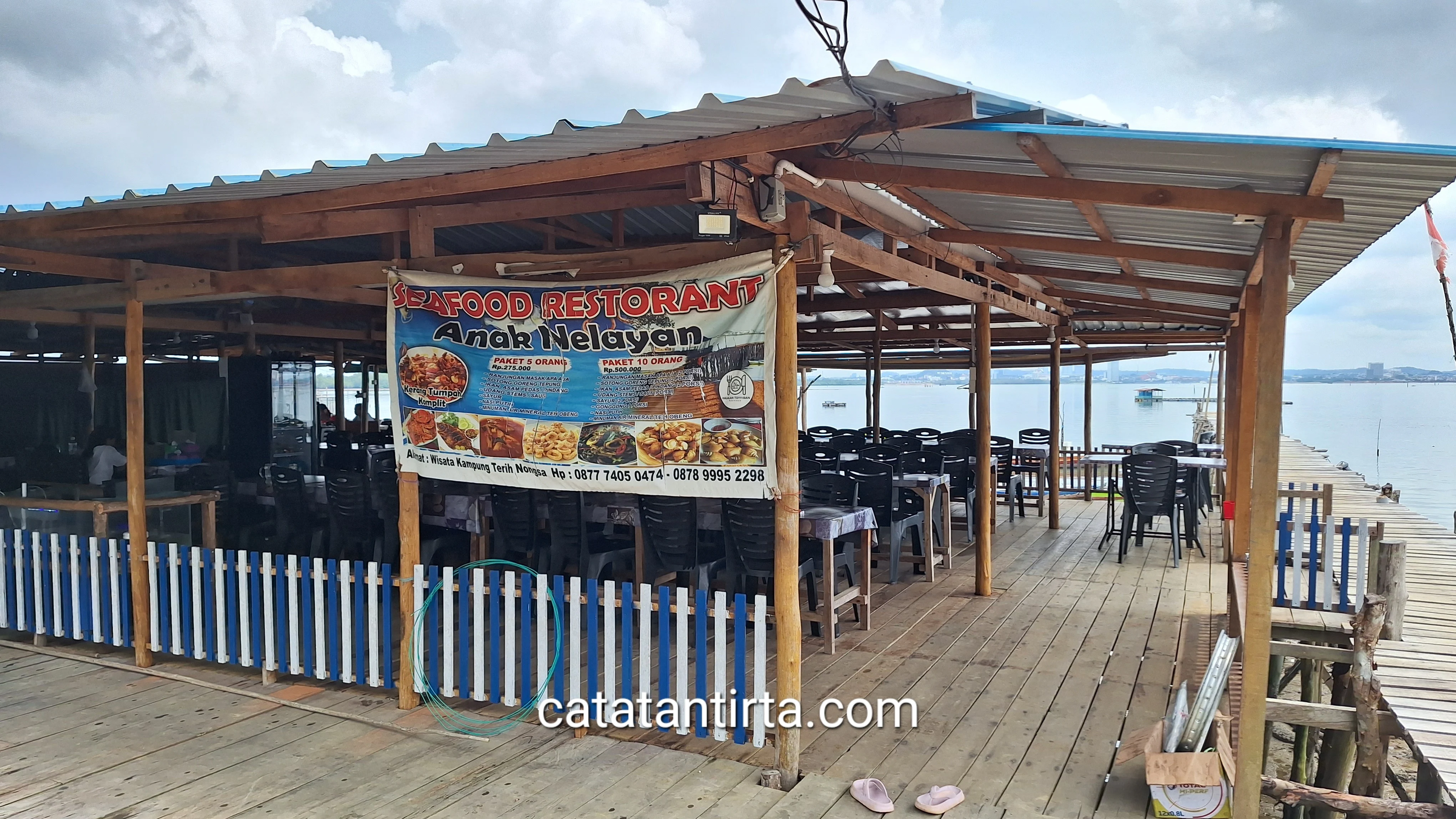 Restoran seafood di kampung terih