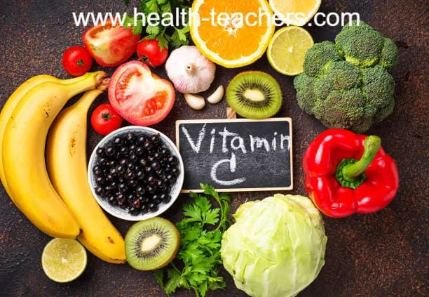 Vegetables and fruits containing Vitamin C (Vitamin C) are essential and helpful in preventing colds. Apart from fresh bananas, oranges, fruits, pineapples, potatoes, tomatoes, strawberries, and green leafy vegetables are the best sources of this antioxidant.