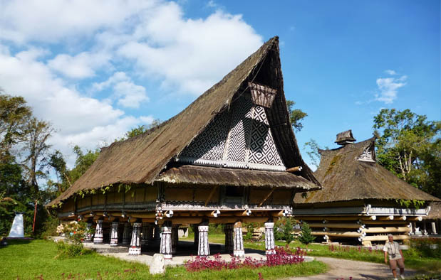 Rumah Adat Sumatera Utara (Rumah Bolon), Gambar, dan 