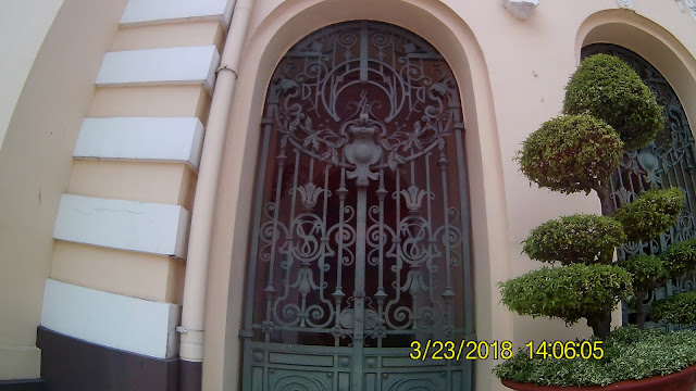 The detail of steel gate grills