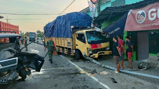 Kecelakaan Beruntun Yang Tewakan Dua Orang Di Nglames Kabupaten Madiun