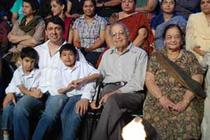 Madhuri's sons, husband visit 'Jhalak Dikhhla Jaa' sets