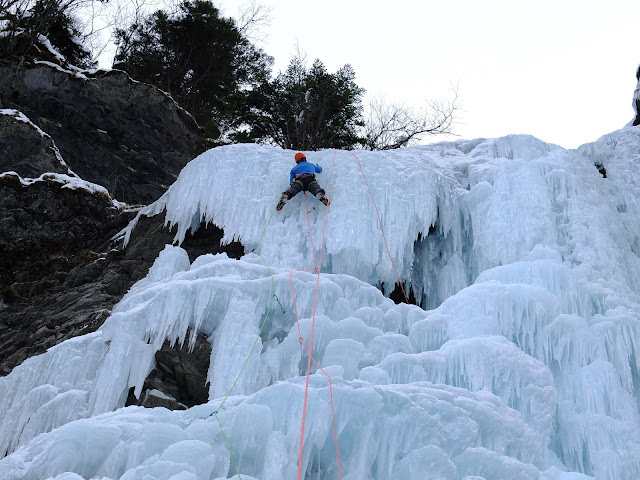 Cascade de glace à la Stassaz Manu RUIZ