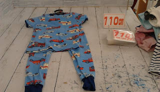 中古品　子供服　１１０ｃｍ　車プリント　半袖ルームウェア　１１０円