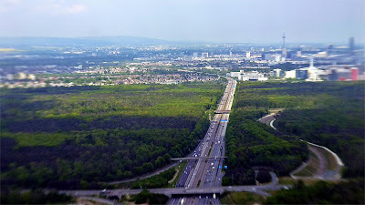 Über der Autobahn