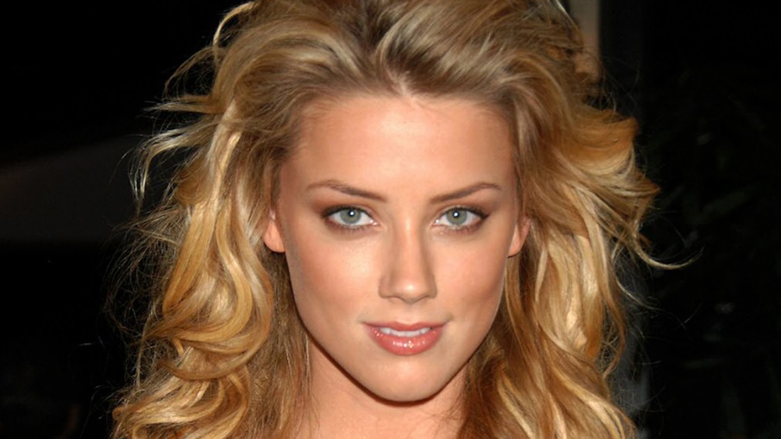 Amber Heard HD Images and Wallpapers - Hollywood Actress