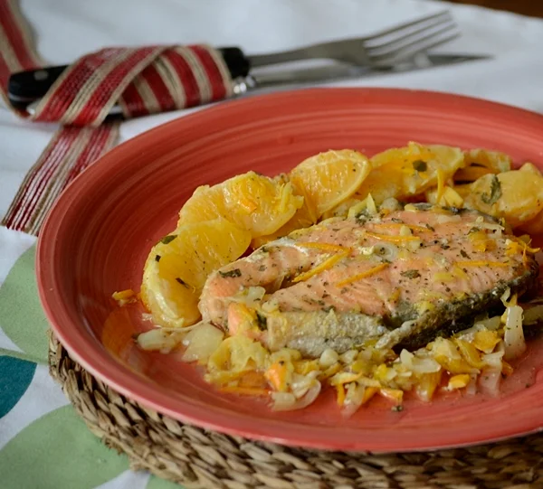 Salmón al horno con salsa de cítricos