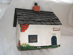 TUMBLEDOWN COTTAGE MONEY BOX