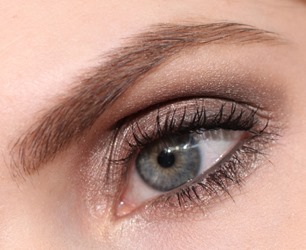 MoodyAlwaysOnGelLinerSmokyBaseSmashbox