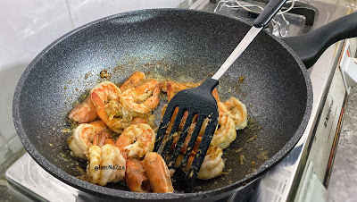 Stir Fried Shrimp with Garlic by CHEFWAY Wok Pan