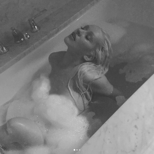 Christina Aguilera boob, Nude, Nipslip, Topless Photo