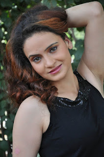  Actress Reena Bhatya Spicy Photos
