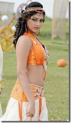 Hari-Priya-Hot-navel pic-sideview