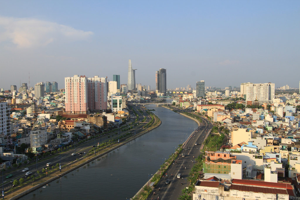 Perbandingan Sungai Jakarta dan Saigon unic indonesia
