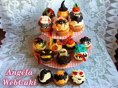 Halloween muffinok 2013, egy egyszerű muffin, az ideillő ijesztő díszítéssel.