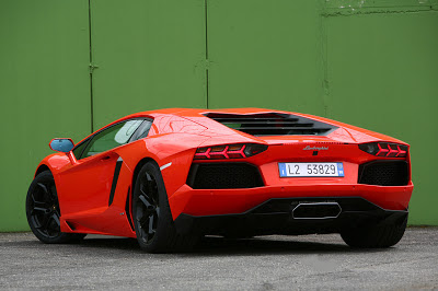 lamborghini aventador back