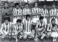 REAL VALLADOLID DEPORTIVO - Valladolid, España - Temporada 1976-77 - Llacer, Salvi, Docal, Santos, Avelino, Puig Solsona; Díez, Toño, Landáburu, Palacios y Rusky - 12º clasificado en la Liga de 2ª División, con Luis Aloy de entrenador, sustituido por José Luis Saso en la jornada 17