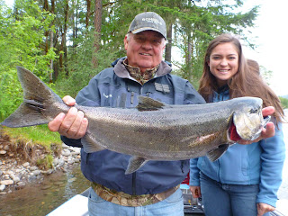 rogue river salmon fishing guide