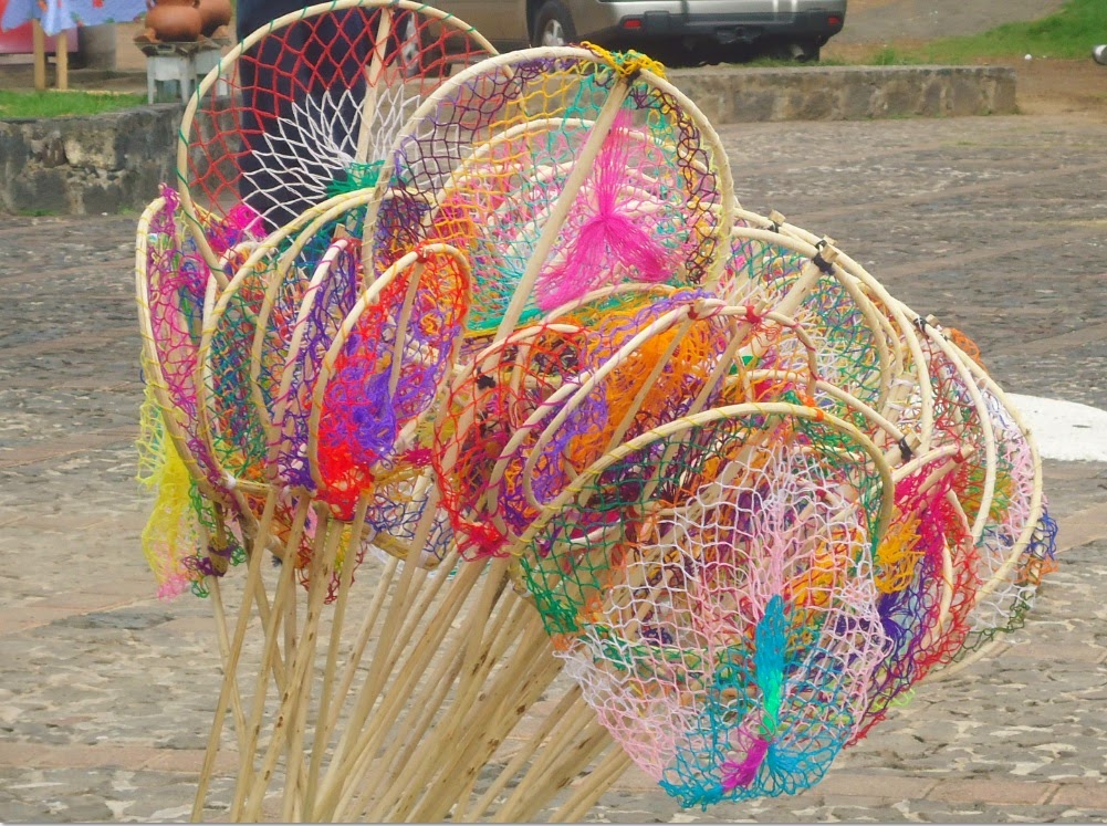 Juguetes Artesanales para niños como las redes para pescar en el Lago de Pátzcuaro