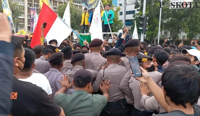 Ketua BEM UI Diduga 'Diintimidasi' Polisi Saat Insiden Kericuhan Aksi Demonstrasi di Patung Kuda, Begini Kronologisnya