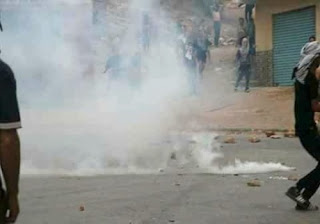 مظاهرات حاشدة في الحسيمة يفرقها الأمن بالقنابل المسيلة للدموع