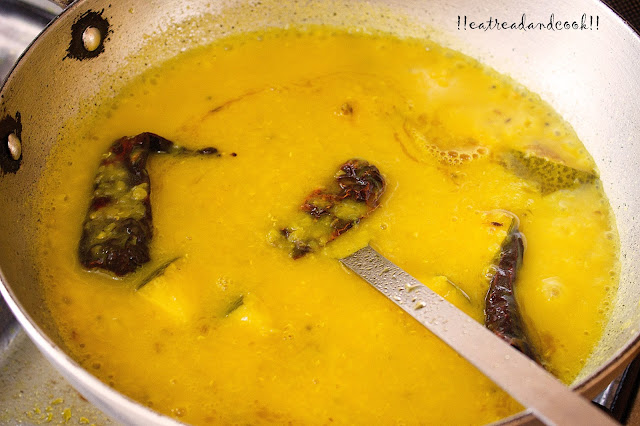 bengali recipe and preparation Kancha Aamer Tok Dal recipe / Aam Dal recipe / Green Mango Dal recipe with step by step pictures