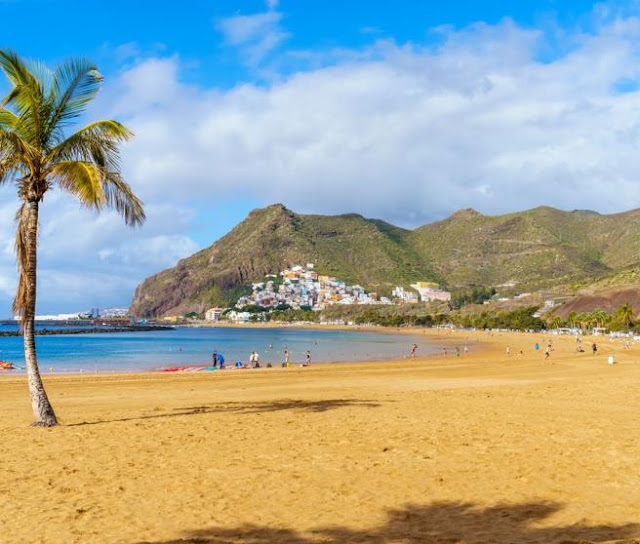 Mariana Flores Melo - Las mejores playas para ir con niños en la isla de Tenerife - Las Teresitas