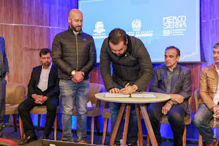 Governador Cláudio Castro assina ordem de início de diversas obras em Teresópolis