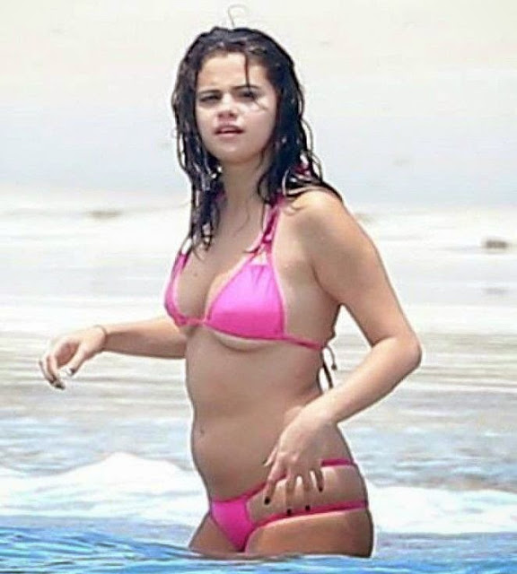 Selena Gomez Hot Bikini Pics Collection