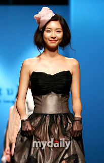 Lee Yeon Hee Catwalk