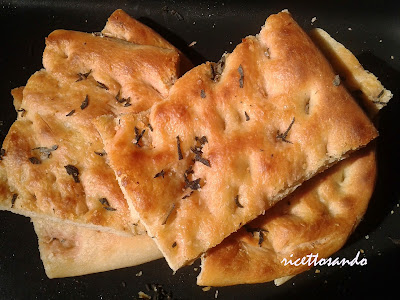 focaccia ricetta base ricetta insaporita con salvia