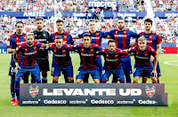 LEVANTE U. D. Temporada 2021-22. Campaña, Aitor Fernández, Róber Pier, Carlos Clerc, Rubén Vezo, Gonzalo Melero. José Luis Morales, Roger, Pablo Martínez, Iñaki Miramón, Alex Cantero. LEVANTE U. D. 1 RAYO VALLECANO DE MADRID 1. 11/09/2021. Campeonato de Liga de 1ª División, jornada 4. Valencia, estadio Ciutat de Valencia. GOLES: 1-0: 39’, Roger, de penalti. 1-1: 90+3’, Sergi Guardiola.