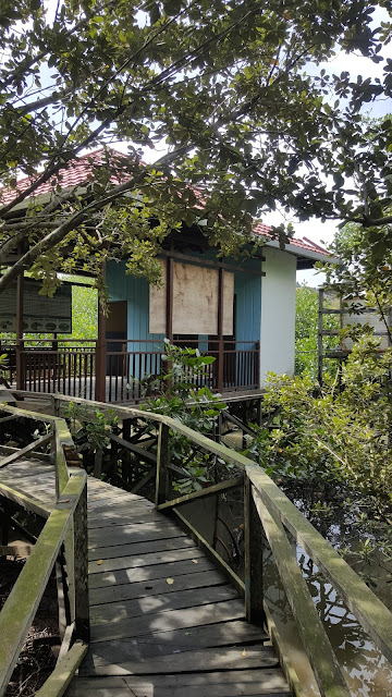 toilet bagi pengunjung hutan