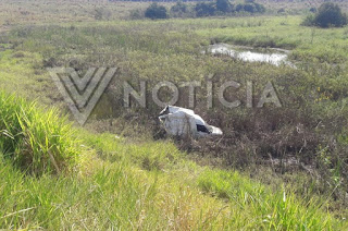 http://vnoticia.com.br/noticia/3849-motorista-sai-ileso-apos-carro-voar-ribanceira-abaixo-em-morr