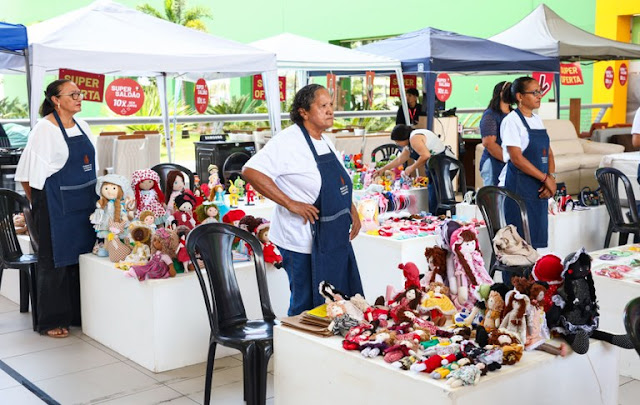 Primeira-dama da Paraíba participa da abertura de feira no Ferreira Costa na Semana da Criança