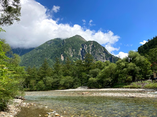 上高地　大自然　明神岳と梓川　長野県松本市