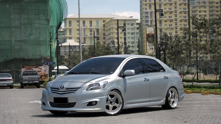 Slammed Toyota Vios from the Philippines is slammin 