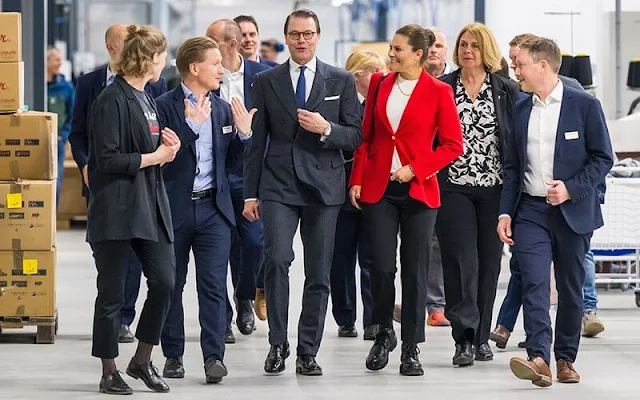 Crown Princess Victoria wore a Paris single-breasted red blazer with golden button by The Extreme Collection