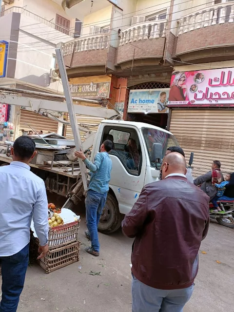 حملات مكثفة لرفع وإزالة اللافتات والإعلانات غير المرخصة بأشمون منوفية