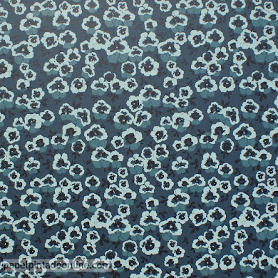 Papel pintado fondo azul marino de flores pequeñas