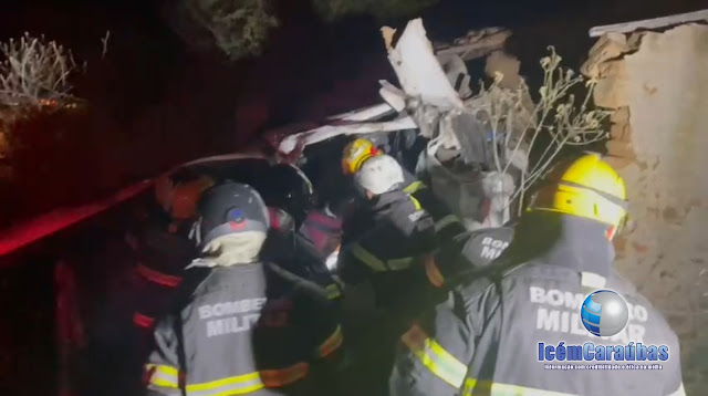 Gravíssimo acidente de carro deixa motorista preso às ferragens e uma resistência destruída após capotamento no interior do RN; veja vídeo Gravíssimo acidente de carro deixa motorista preso às ferragens e uma resistência destruída após capotamento no interior do RN; veja vídeo