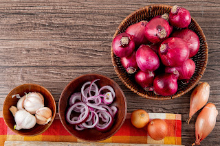 Onion and garlic that have been fried.