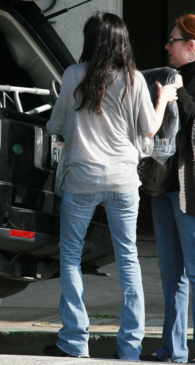 Shannen Doherty's tight jeans ass