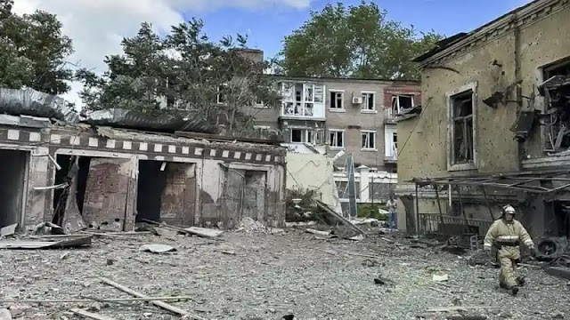 Building in Ukraine hit by Russian missiles