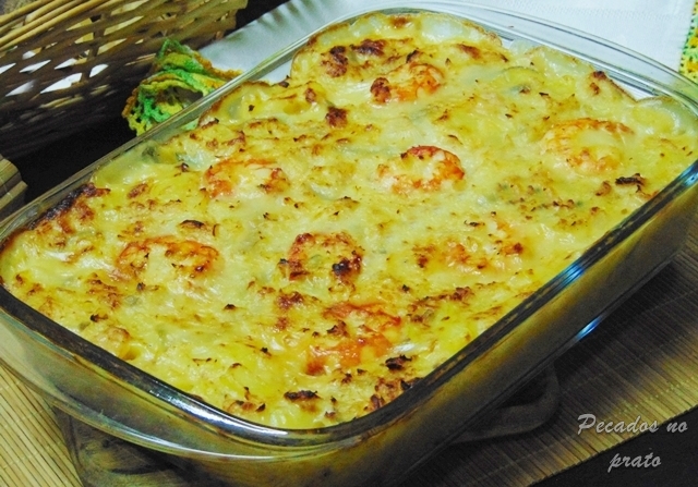 Gratinado de bacalhau com camarão